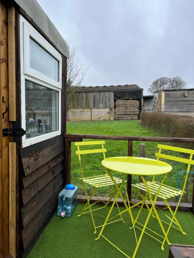 Bothy Hut Hotel Tring Exterior foto